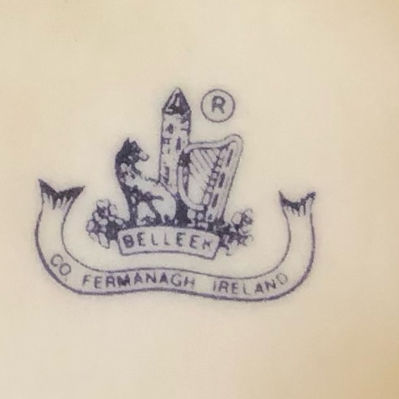 Belleek Irish Shamrock Trinket Box with Lid - Picture 4 of 5